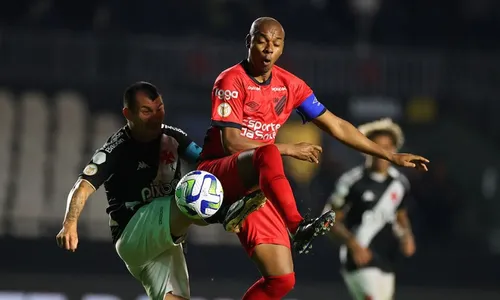 
          Imagem ilustrativa da imagem Athletico-PR vence, encosta no G4 e deixa Vasco na lanterna do Brasileiro
          