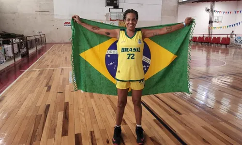 
          Imagem ilustrativa da imagem Atleta capixaba de basquete faz rifa para viajar ao Mundial
          