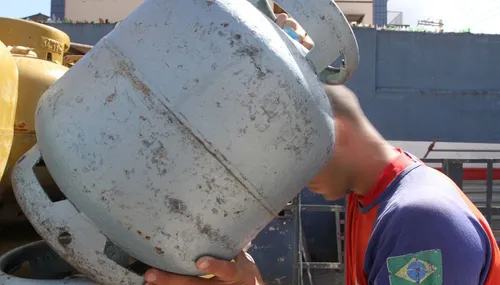 
          Imagem ilustrativa da imagem Auxílio Gás será pago, apesar de bloqueio no orçamento, diz governo
          