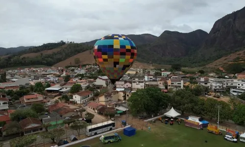 
          Imagem ilustrativa da imagem Balões iluminados, com música e para crianças
          