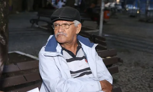 
          Imagem ilustrativa da imagem Bancos “emprestam” dinheiro para 1.100 aposentados sem autorização
          