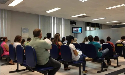 
          Imagem ilustrativa da imagem Bancos “emprestam” dinheiro para 1.100 aposentados sem autorização
          