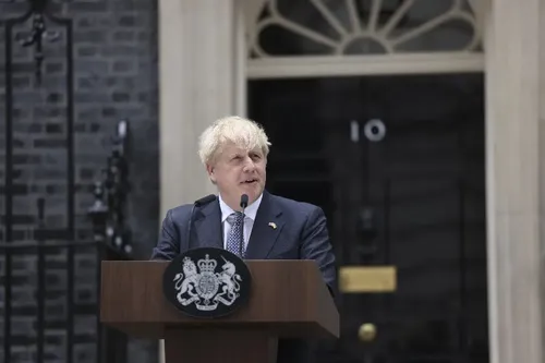 
          Imagem ilustrativa da imagem Boris Johnson renuncia ao cargo após comissão recomendar sua suspensão
          