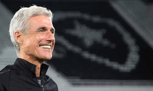 
          Imagem ilustrativa da imagem Botafogo confirma saída de Luís Castro e português vai treinar o Al-Nassr
          