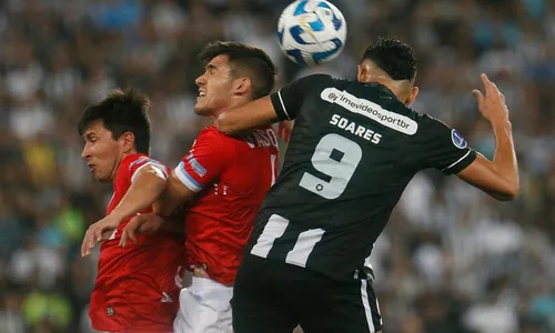 
          Imagem ilustrativa da imagem Botafogo empata e avança em 2º na Sul-Americana em possível adeus de Castro
          