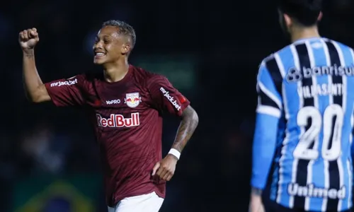 
          Imagem ilustrativa da imagem Bragantino vence o Grêmio em jogo com gol contra bizarro e cola no G-4
          