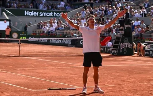 
          Imagem ilustrativa da imagem Brasileiro Thiago Wild surpreende e derrota número dois do mundo
          