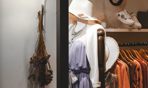 
          Imagem ilustrativa da imagem “Brechó chique atrai quem quer autenticidade”
          