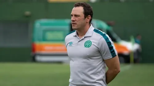 
          Imagem ilustrativa da imagem Bruno Pivetti é o novo treinador do Náutico para tentar a classificação
          