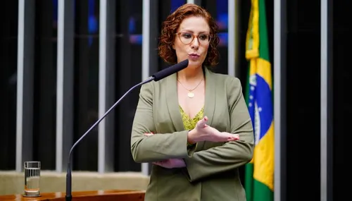 
          Imagem ilustrativa da imagem CPI dos atos antidemocráticos convoca hacker suspeito de tramar com Zambelli
          