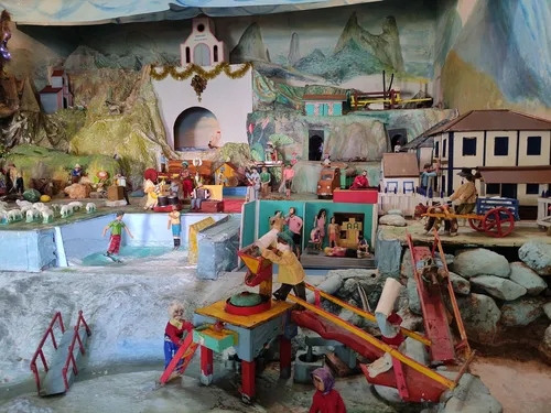 
          Imagem ilustrativa da imagem Cachoeiras, mirantes e voo livre nas montanhas
          