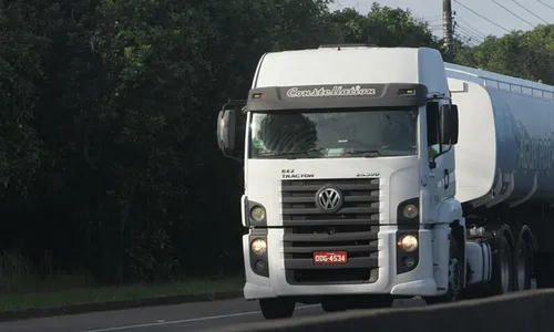 
          Imagem ilustrativa da imagem Caminhoneiros reclamam de mudança em lei anunciada pelo STF
          