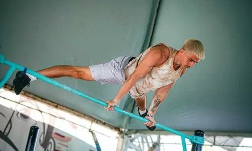 
          Imagem ilustrativa da imagem Campeão em manobras de ginástica
          