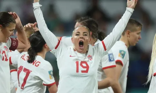 
          Imagem ilustrativa da imagem Canadá supera gol olímpico e vence Irlanda de virada
          