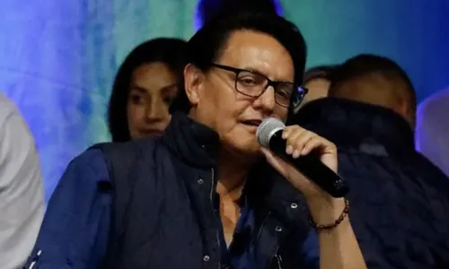 
          Imagem ilustrativa da imagem Candidato à presidência do Equador é assassinado com tiros na cabeça
          