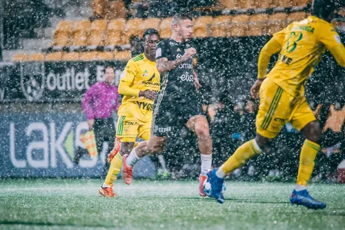 
          Imagem ilustrativa da imagem Capixabas buscam segurança e melhores salários no exterior
          