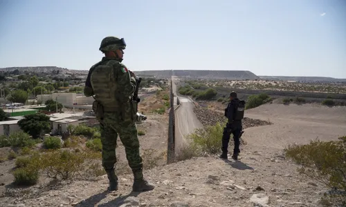 
          Imagem ilustrativa da imagem Capixabas se arriscam no deserto para entrar nos EUA
          