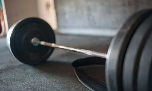 
          Imagem ilustrativa da imagem Carga excessiva e uso de celular podem provocar acidentes em academias
          