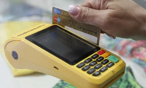 
          Imagem ilustrativa da imagem Cartão de crédito não é vilão, diz educadora financeira
          