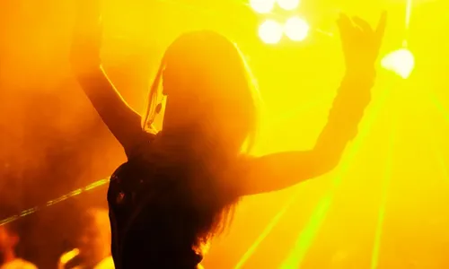 
          Imagem ilustrativa da imagem Casa noturna vai assinar carteira de trabalhadoras do sexo
          