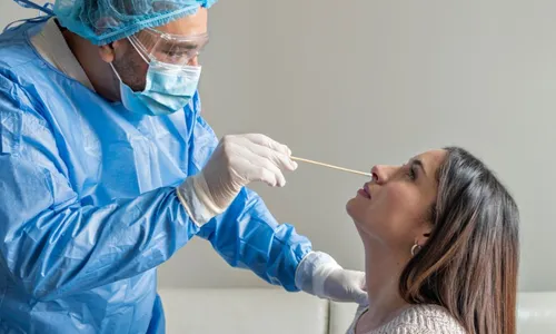 
          Imagem ilustrativa da imagem Casos de covid-19 aumentam 80% no mundo; mortes têm queda de 57%
          