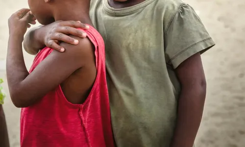 
          Imagem ilustrativa da imagem Chinês é condenado por vender vídeos racistas de crianças da África
          