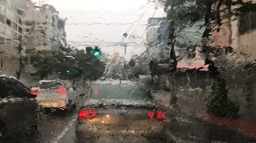 
          Imagem ilustrativa da imagem Chuva forte deixa pontos de alagamento em Vitória
          