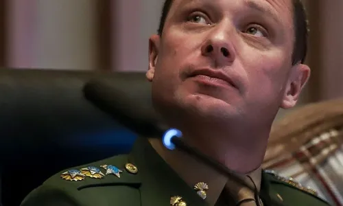 
          Imagem ilustrativa da imagem Cid confessou ter entregue dinheiro das joias nas mãos de Bolsonaro, diz revista
          