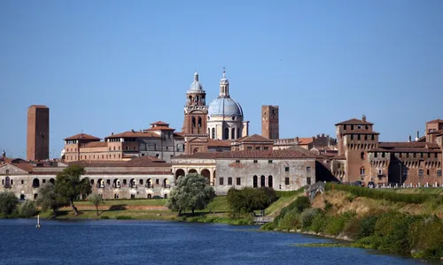 
          Imagem ilustrativa da imagem Cidade da Itália oferece R$ 800 mensais para novos moradores
          