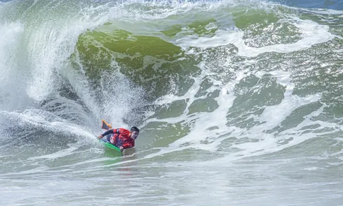 
          Imagem ilustrativa da imagem Circuito Brasileiro de Bodyboarding começa com ondas de até 2 metros
          