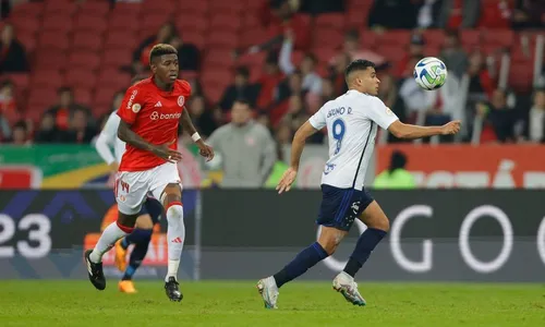 
          Imagem ilustrativa da imagem Com um a menos, Cruzeiro segura pressão e empata com o Inter no Beira-Rio
          