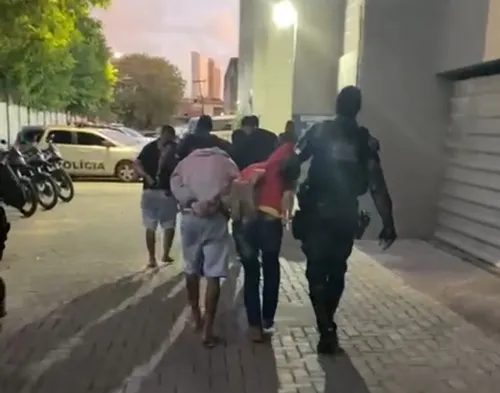 
          Imagem ilustrativa da imagem Comerciante é torturado por assaltantes em casa
          