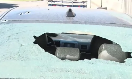 
          Imagem ilustrativa da imagem Comerciante fica com carro cravejado de balas após ser atacado em Vila Velha
          