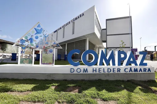 
          Imagem ilustrativa da imagem Compaz oferece aulas de circo, percussão, dança popular e contação de histórias
          