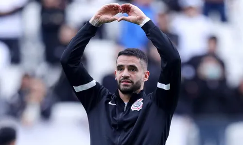 
          Imagem ilustrativa da imagem Corinthians aniquila Coritiba com virada fulminante no Brasileirão
          