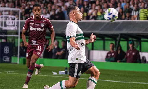 
          Imagem ilustrativa da imagem Coritiba surpreende o Fluminense e fica perto de deixar zona de rebaixamento no
          