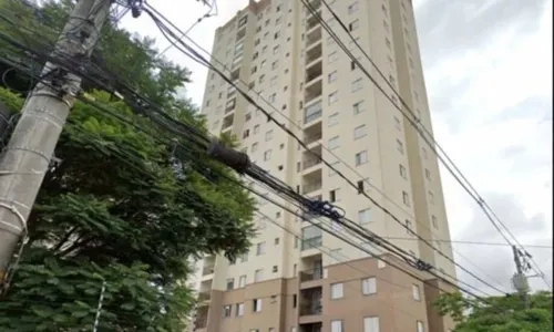 
          Imagem ilustrativa da imagem Criança que caiu do 8º andar ficou sozinha por 'alguns minutos', diz mãe
          