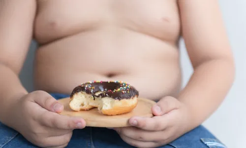 
          Imagem ilustrativa da imagem Crianças têm excesso de peso e pressão alterada, diz estudo
          