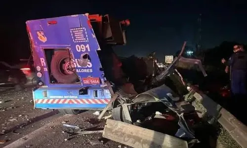 
          Imagem ilustrativa da imagem Criminosos explodem carro-forte e deixam seguranças feridos em SP
          