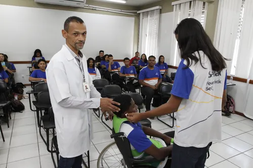 
          Imagem ilustrativa da imagem Cuidador de idosos vira profissão em alta no Estado
          