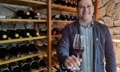 
          Imagem ilustrativa da imagem De empresário a “doutor em vinhos”
          