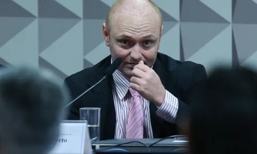 
          Imagem ilustrativa da imagem Delgatti é condenado a 20 anos de prisão por invasão de contas da Lava Jato
          