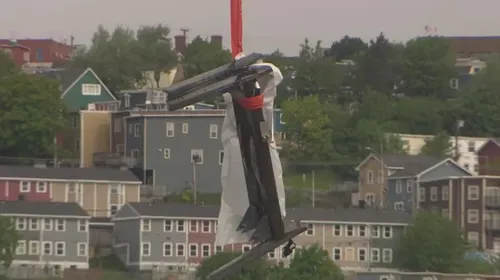 
          Imagem ilustrativa da imagem Destroços do submersível Titan chegam a porto no Canadá. Veja imagens
          