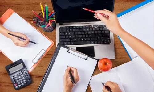 
          Imagem ilustrativa da imagem Dez mil vagas em cursos rápidos e de graça
          