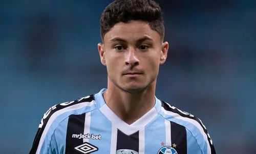 
          Imagem ilustrativa da imagem Diogo Barbosa é liberado pelo Grêmio e vai ao Rio assinar com o Fluminense
          