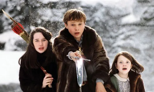 
          Imagem ilustrativa da imagem Diretora de Barbie vai dirigir remake de "As Crônicas de Nárnia" para a Netflix
          