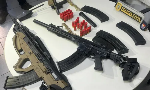 
          Imagem ilustrativa da imagem Dois detidos e espingardas apreendidas em operação na Praia do Suá
          