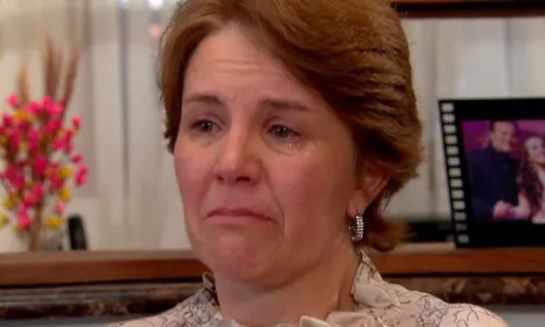 
          Imagem ilustrativa da imagem Domingo Legal exibe entrevista exclusiva com a mãe de Larissa Manoela
          