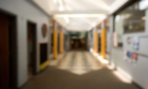 
          Imagem ilustrativa da imagem Donos de escola investigada por maus-tratos em SP se entregam à polícia
          