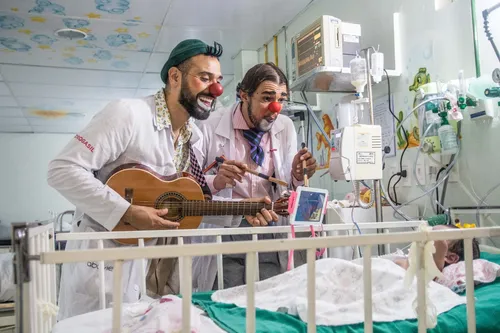 
          Imagem ilustrativa da imagem Doutores da Alegria ensinam gratuitamente a arte da palhaçaria
          